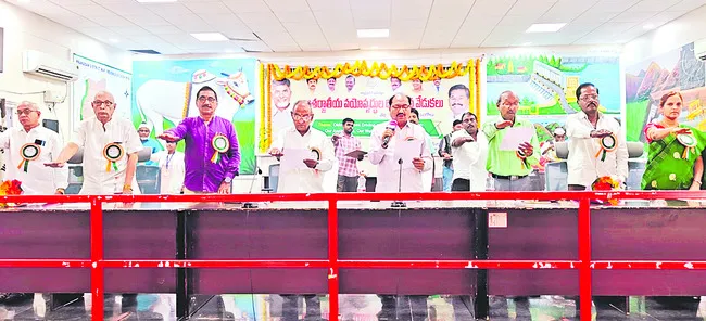 వృద్ధులను ప్రేమ, గౌరవంతో చూడాలి