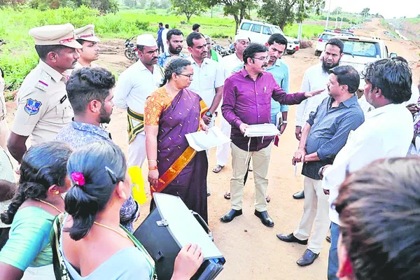 రైల్వేలైన్‌ పనుల పరిశీలన 