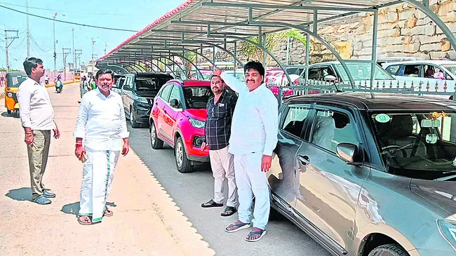 ముక్కంటీ.. కనవేంటి!