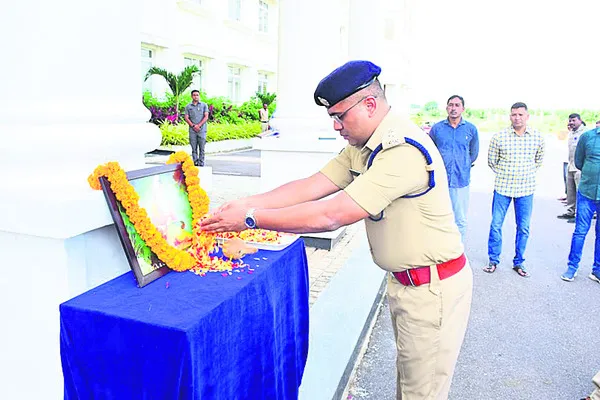 వాల్మీకి జీవితం ఆదర్శం