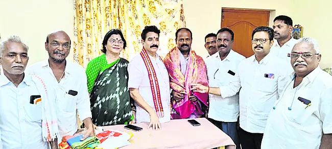 జనసేనలోకి వస్తే ఎంపీపీగా కొనసాగిస్తామన్నారు