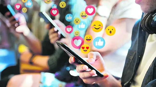 ‘సోషల్’ వార్.. పొలిటికల్ పోరు!