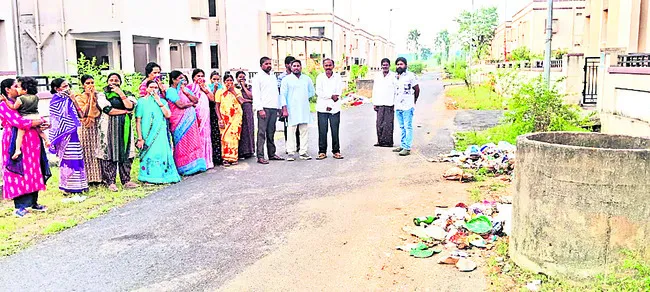 కార్మికుల సమస్యలు పట్టవా?