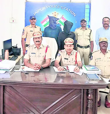 దాడి కేసులో యువకుల అరెస్టు