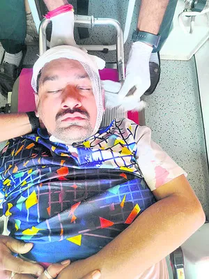 రైలు నుంచిపడి వ్యక్తికి గాయాలు