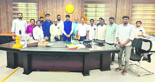పరిహారంతో పాటు ఇంటి స్థలం