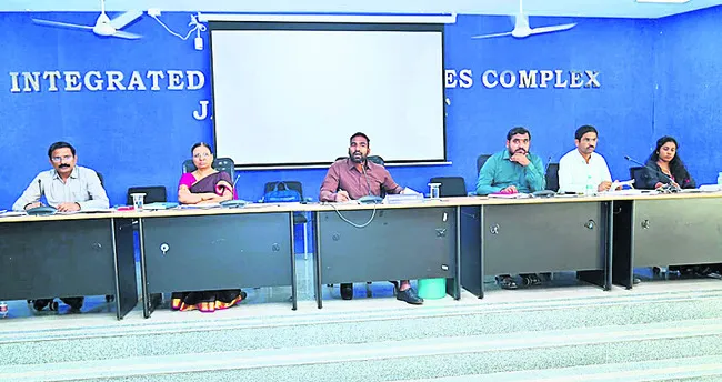 ‘భూభారతి’ దరఖాస్తులు పరిష్కరించాలి