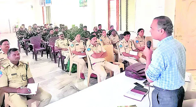 పులుల గణనపై అటవీ సిబ్బందికి శిక్షణ
