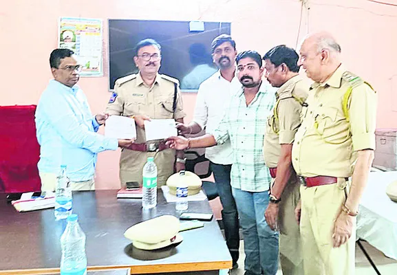 దరఖాస్తులు అధికంగా వచ్చేలా కృషి చేయాలి