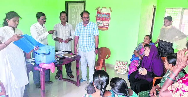 నూరు శాతం టీకాల  లక్ష్యాన్ని సాధించాలి
