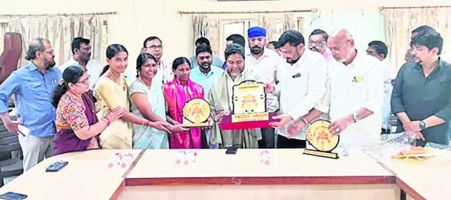 ఉద్యోగుల ఐక్యతే అభివృద్ధికి బాట