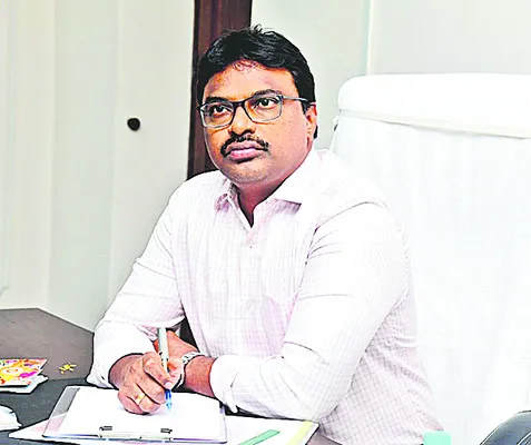 ఉపాధి కల్పనే లక్ష్యంగా పని చేయాలి 