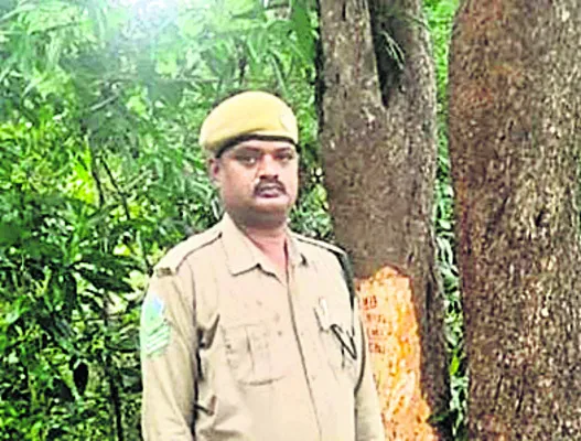 ఫారెస్ట్‌ బీట్‌ ఆఫీసర్‌ ఆత్మహత్య 