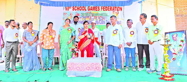 విద్యార్థులు క్రీడల్లో రాణించాలి