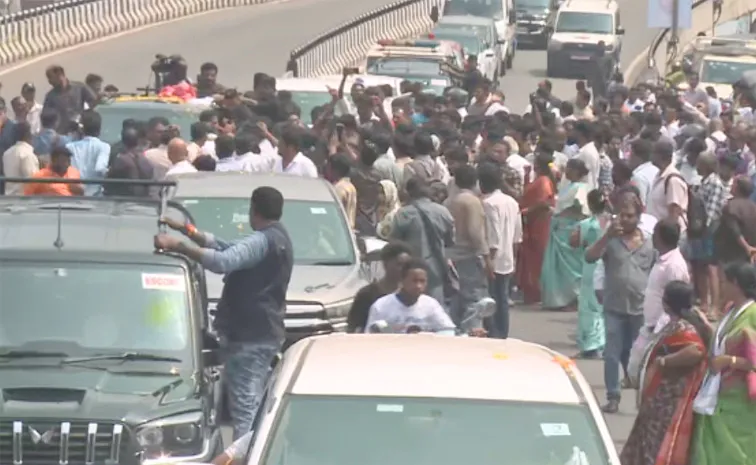 విశాఖలో వైఎస్‌ జగన్‌.. పోలీసుల ఓవరాక్షన్‌