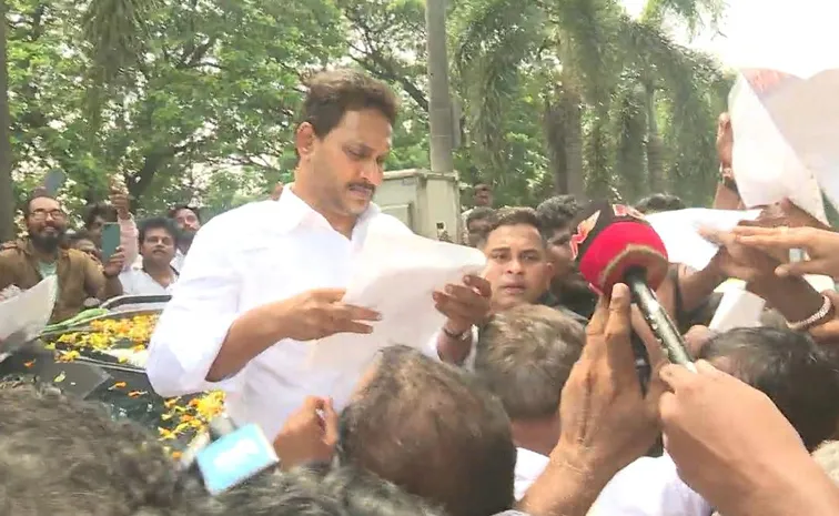Visakha YS Jagan Tour Meet Steel Plant Empolyees And Bulk Drug Victims