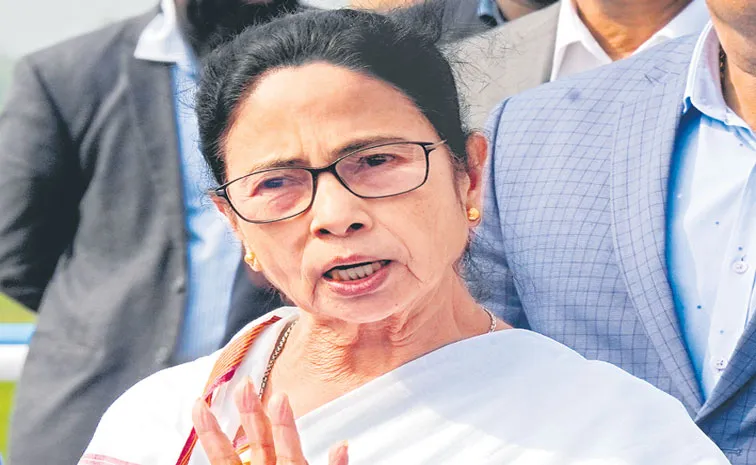 Mamata Banerjee calls Amit Shah acting PM, warns PM Modi to be careful