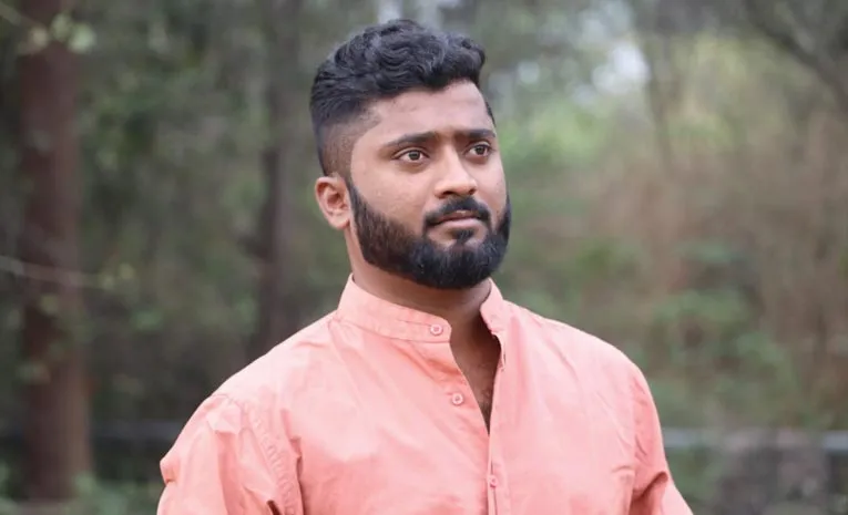 కుమారుడి అవయవాలు దానం చేసిన తల్లిదండ్రులు
