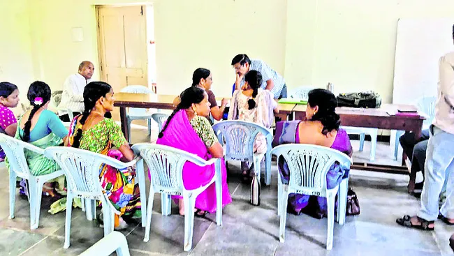 తలా పిడికెడు!
