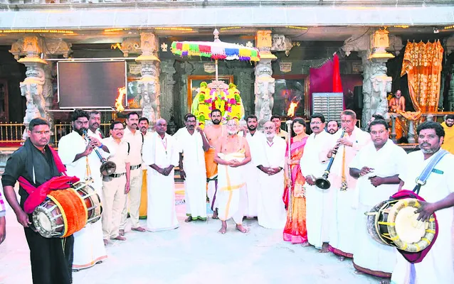 యాదగిరి క్షేత్రంలో ఊంజల్ సేవోత్సవం