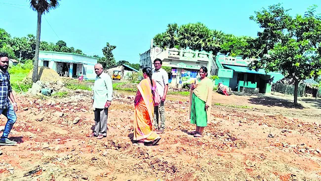 అర్ధరాత్రి అంగన్‌వాడీ భవనం కూల్చివేత 