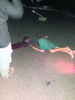 స్వగ్రామానికి వెళ్తుండగా..