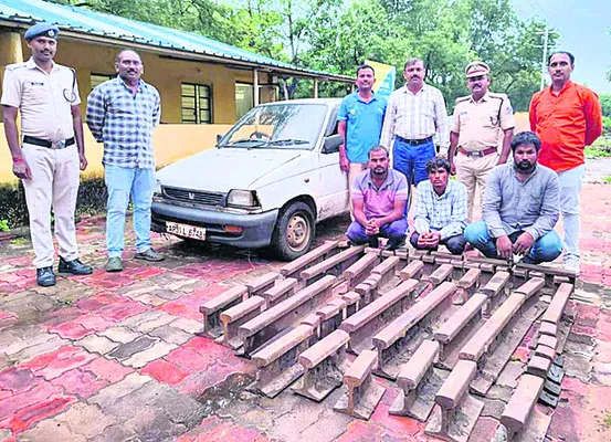 రైల్వే సామగ్రి చోరీ.. నిందితులు అరెస్ట్