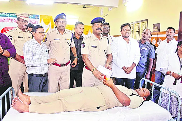 రక్తదానం ప్రాణదానంతో సమానం 