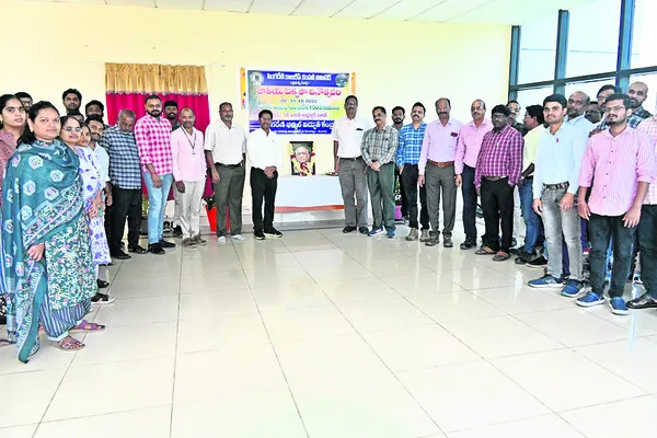 సైబర్ మోసాలపై అప్రమత్తంగా ఉండాలి