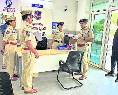 పోలీస్స్టేషన్లో డీసీపీ తనిఖీ