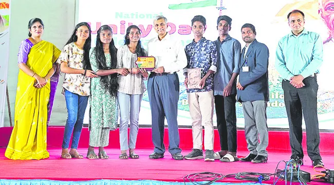 క్విజ్ పోటీల్లో విద్యార్థుల సత్తా