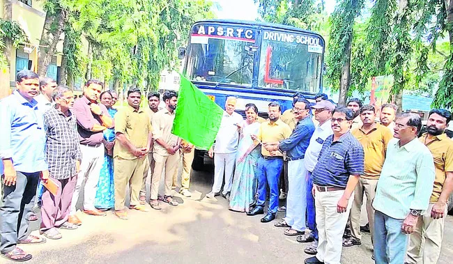 హెవీ డ్రైవింగ్‌ శిక్షణ ప్రారంభం 