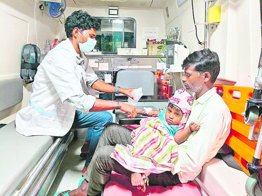 నీటి బకెట్లో పడి  చిన్నారి మృతి