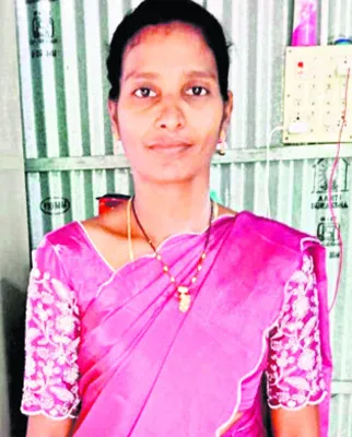 పాముకాటుతో మహిళ మృతి 