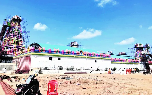 నేత్రపర్వంగా కలశ ప్రతిష్టాపన 