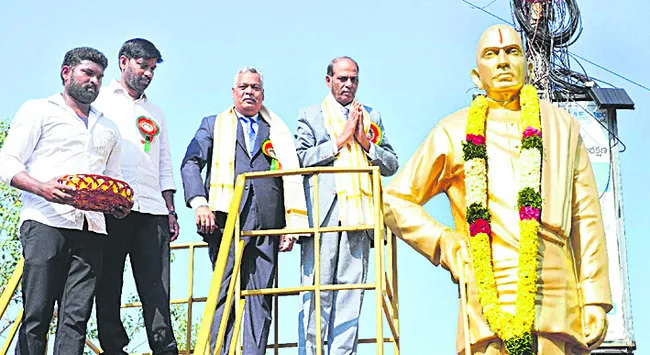 సీతారామయ్య సేవలు చరిత్రాత్మకం