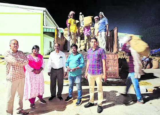 తడిసిన ధాన్యం కొనుగోలు