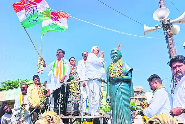 ఇందిరాగాంధీ జీవితం ఆదర్శం