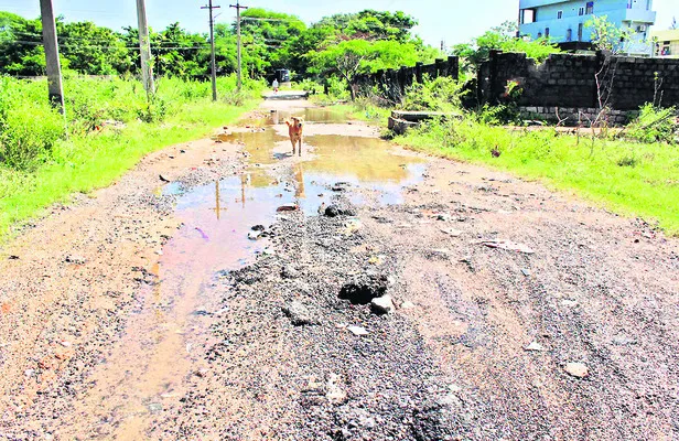 రోడ్లు ఛిద్రం..ప్రయాణం నరకం