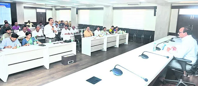 ఔత్సాహిక పారిశ్రామికవేత్తలను ప్రోత్సహించండి