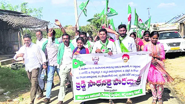 వంతెన కోసం గిరిజనుల పాదయాత్ర