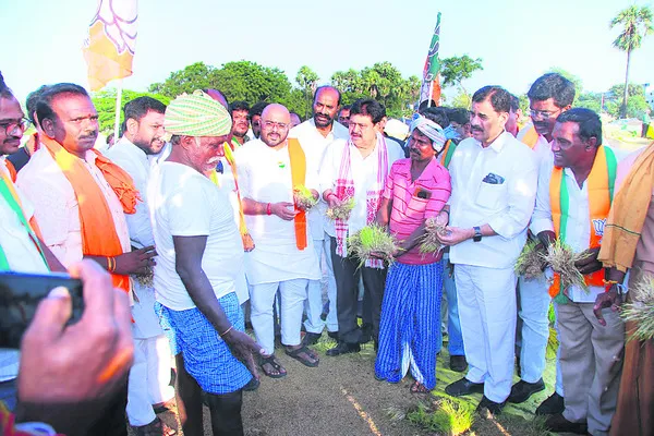 ధాన్యం ఎలా ఉన్నా కొనుగోలు చేయాలి