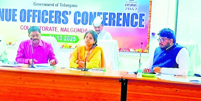 పెండింగ్ దరఖాస్తులను పరిష్కరించాలి