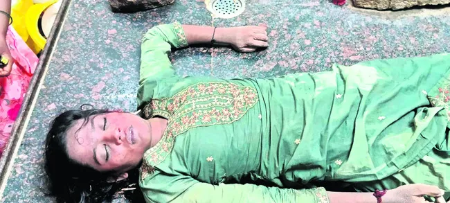 గల్లంతైన యువతి మృతదేహం లభ్యం 