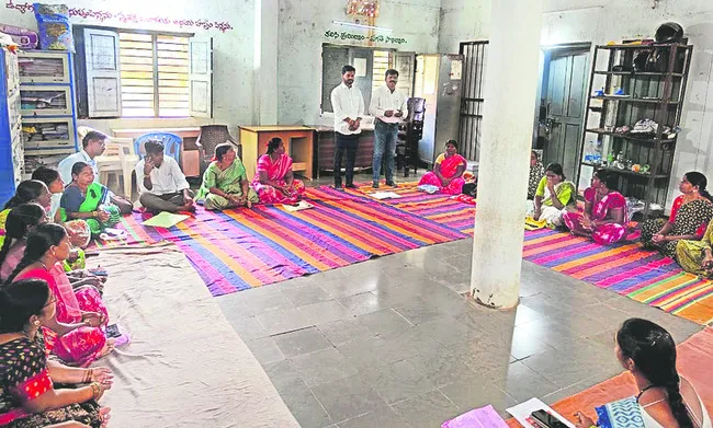 సంఘాల్లో చోటు కల్పించండి 