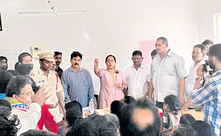 అందని సాయంపై ఆగ్రహజ్వాల