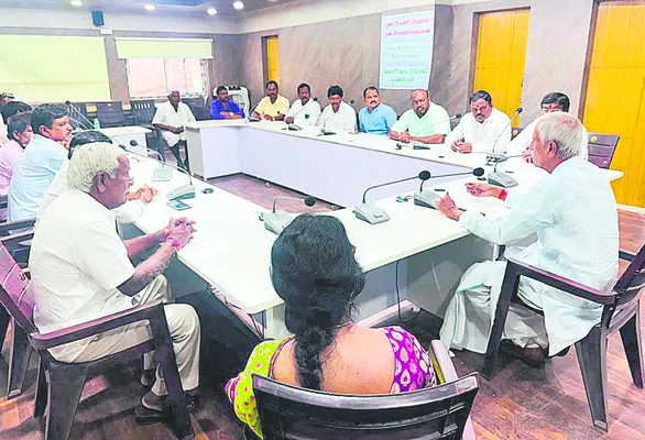 గ్రామానికి వస్తా.. భూములు పరిశీలిస్తా 