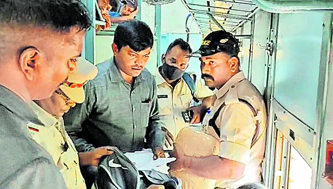 వదలని ‘మత్తు’.. యువత చిత్తు 