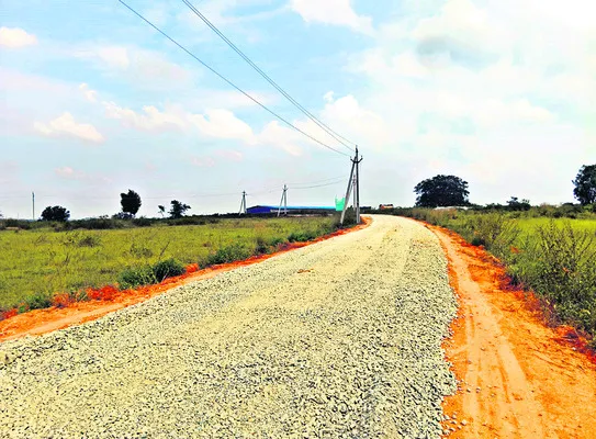 సీసీ రోడ్డు.. నాణ్యత ఉంటే ఒట్టు! 