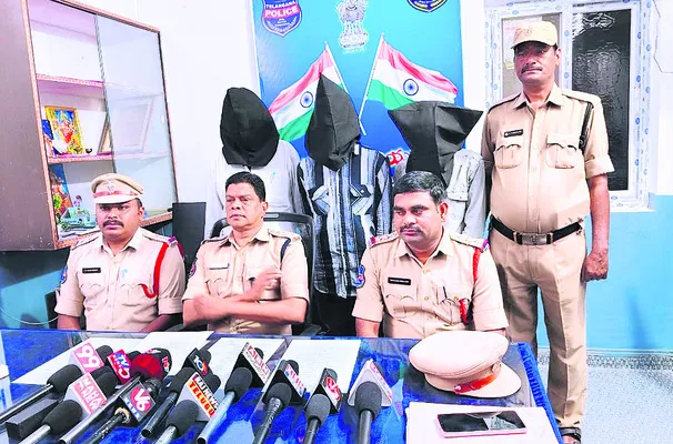 మత్తు ట్యాబ్లెట్లు విక్రయిస్తున్న ముగ్గురి అరెస్ట్‌